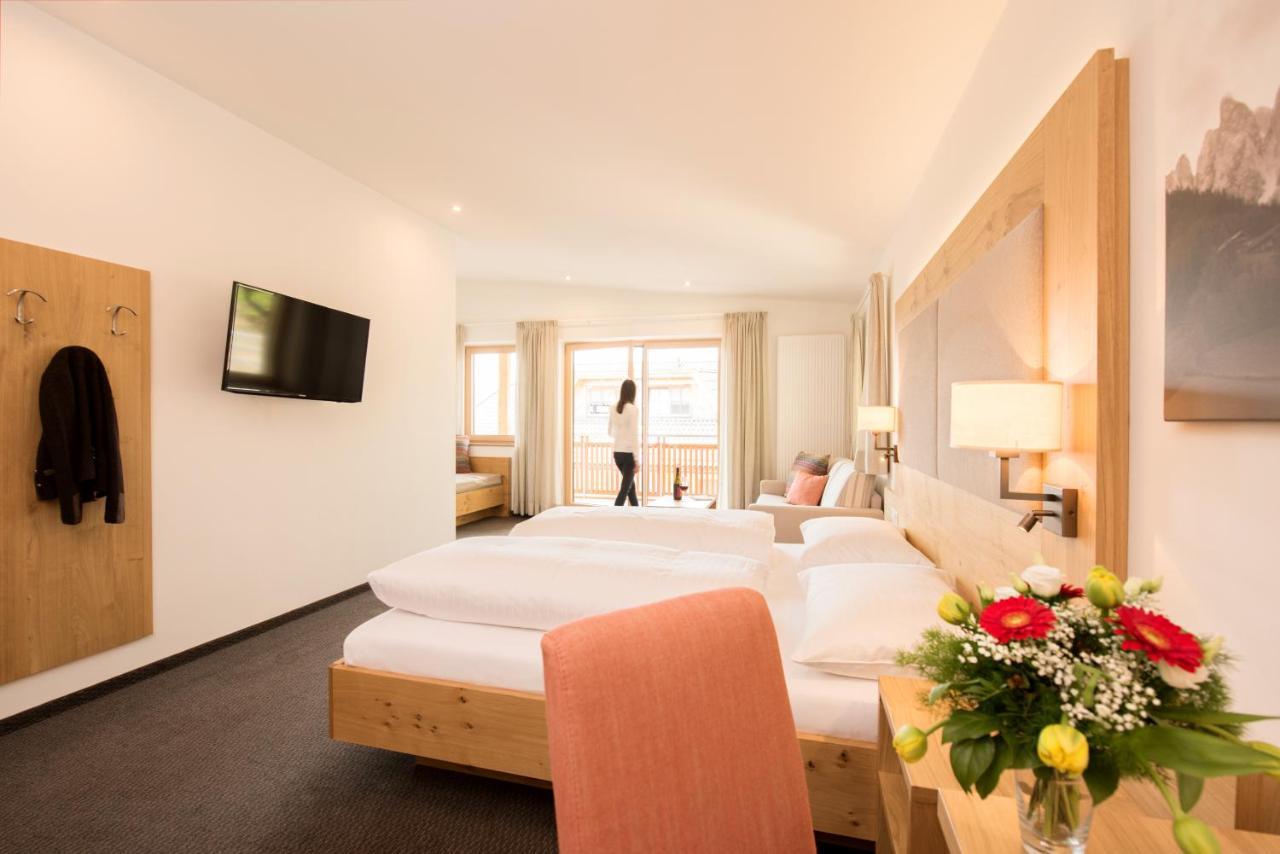 Panorama Hotel Flora 빌란드로 외부 사진